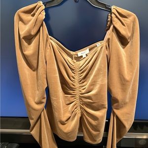 A.L.C. Sexy top with long sleeves. Velour
Polyester spandex fabric.